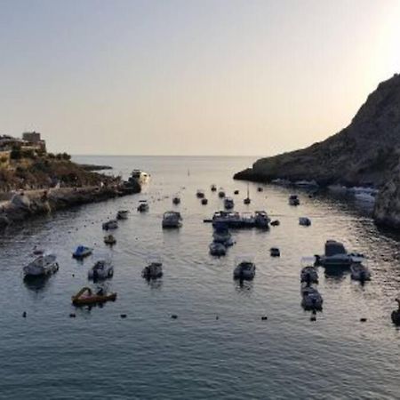 Apartamento Seafront Penthouse With Terrace In Xlendi, Gozo Exterior foto