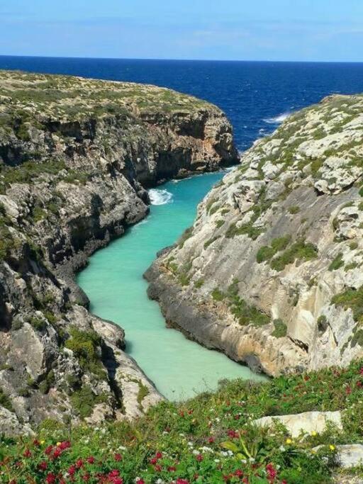 Apartamento Seafront Penthouse With Terrace In Xlendi, Gozo Exterior foto